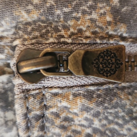 Democracy "Ab" solution Gray Snakeskin Cropped Pants Size 2 - Picture 6 of 12